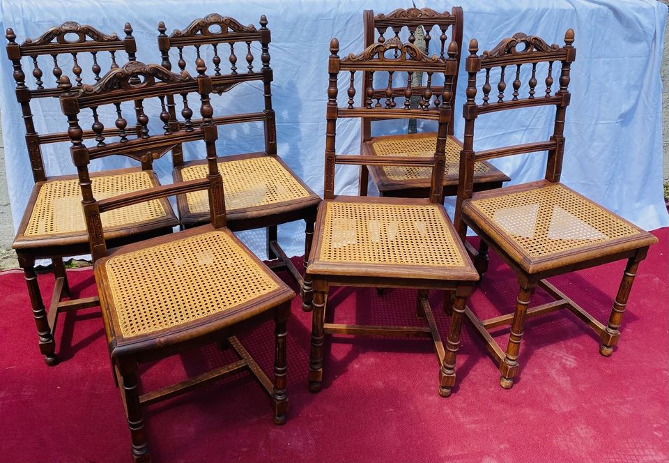 6 Stühle (3+2+1) - Geflecht - Antik - Holz - Schnitzereien - in Endingen