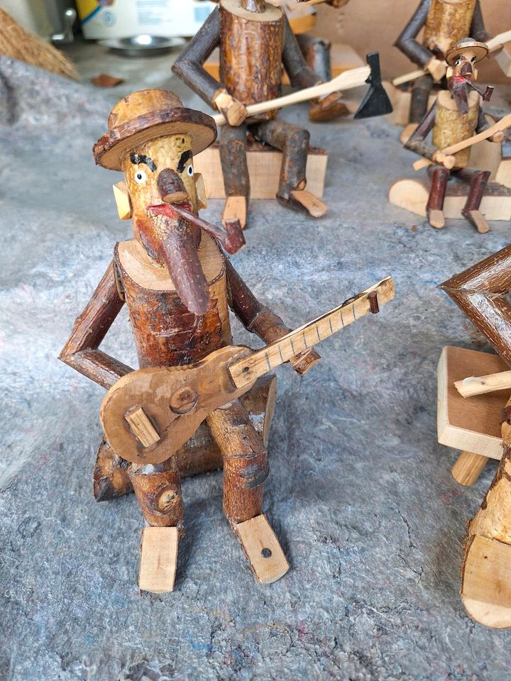 11 Astfiguren. Figuren aus Holz in Winnenden