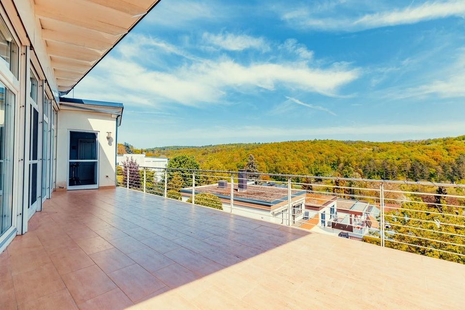 Provisionsfrei: Stilvoller Bungalow mit traumhaftem Ausblick an der Haardt zu verkaufen in Schweinfurt