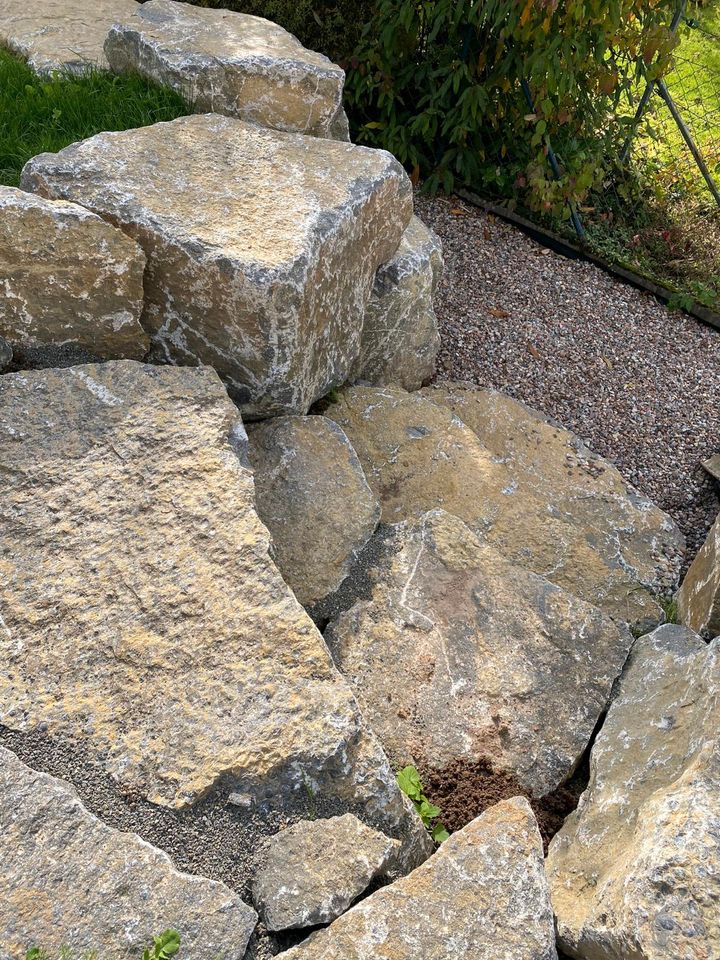 Setzen von Natursteinquader Natursteinmauer Mauer Steinquader in Marienmünster