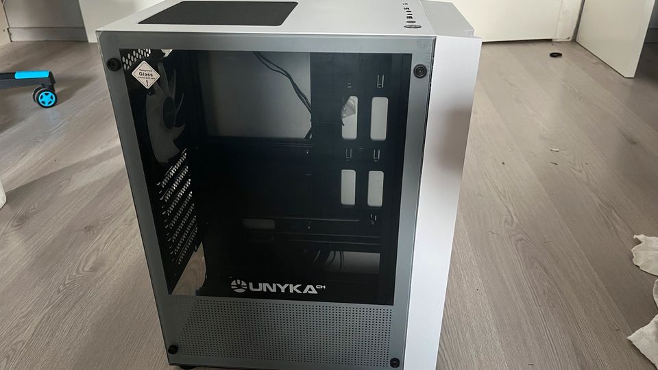 UNYKAch Pc- Gehäuse ATX Glayze Weiß in Bückeburg