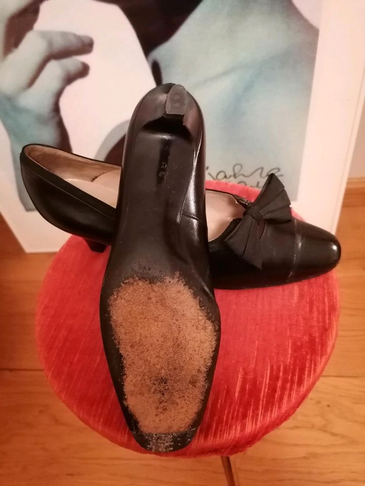 Bally original vintage Leder Schuhe schwarz mit Masche 38,5 in Berlin