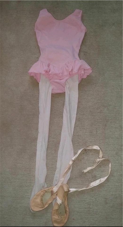 Ballerina Ballett Outfit Anzug Tütü 152/158 Schuhe 36 Kostüm? in Klingenberg am Main