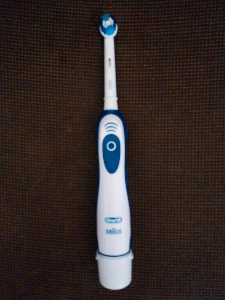 Oral B Braun Typ 3744 elektrische Zahnbürste, Batterie austauschb in Erlangen