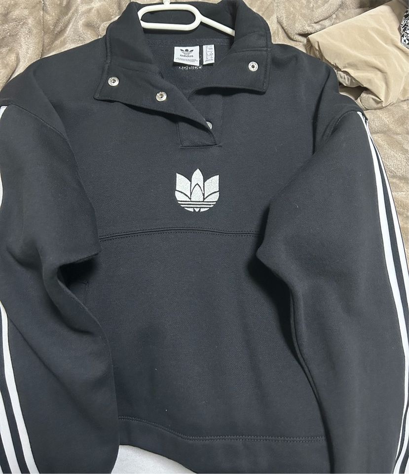 Adidas hoddie in Duisburg