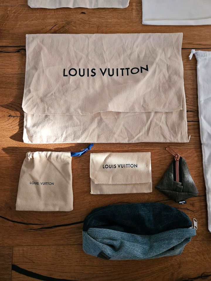 Div. Taschen / Beutel Stoffbeutel Gucci, Versace , Louis Vuitton in Sottrum
