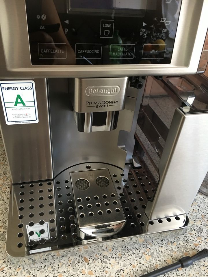 DeLonghi PrimaDonna Avant Kaffeevollautomat 1,8 Liter in Emmingen-Liptingen