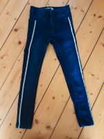 Jeans dunkelblau mit silbernem Glitzerstreifen seitlich Größe 134 Dortmund - Benninghofen Vorschau
