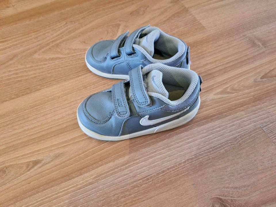 Kinder Schuhe Nike 25 in Berlin