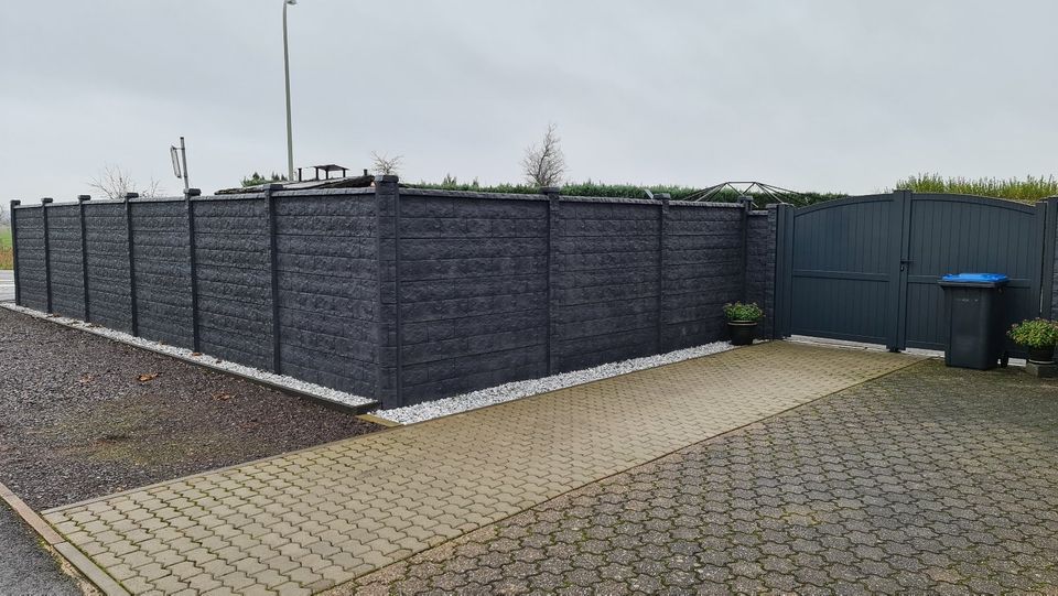 Betonzaun m. Montage Struktur-Pfosten echte Pauschalpreise Garten in Emmendingen