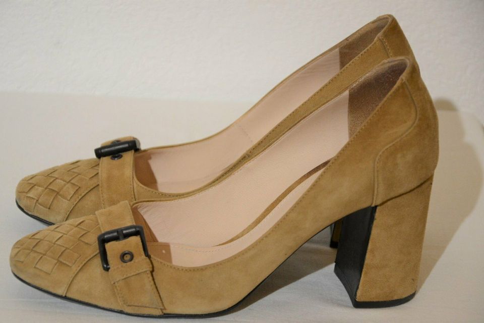 Bottega Veneta Pumps aus Wildleder in Beige in Biberach an der Riß