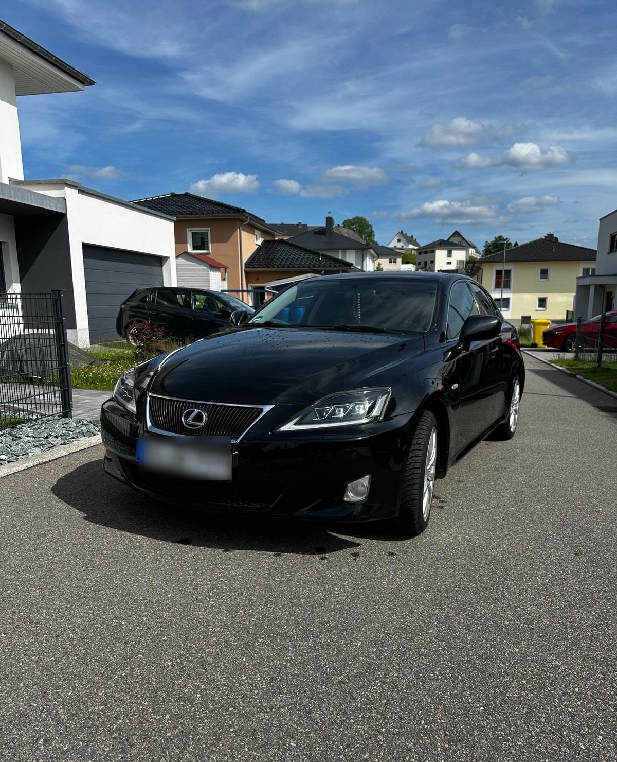 Abbildung des Autos Lexus is 220d  DPF