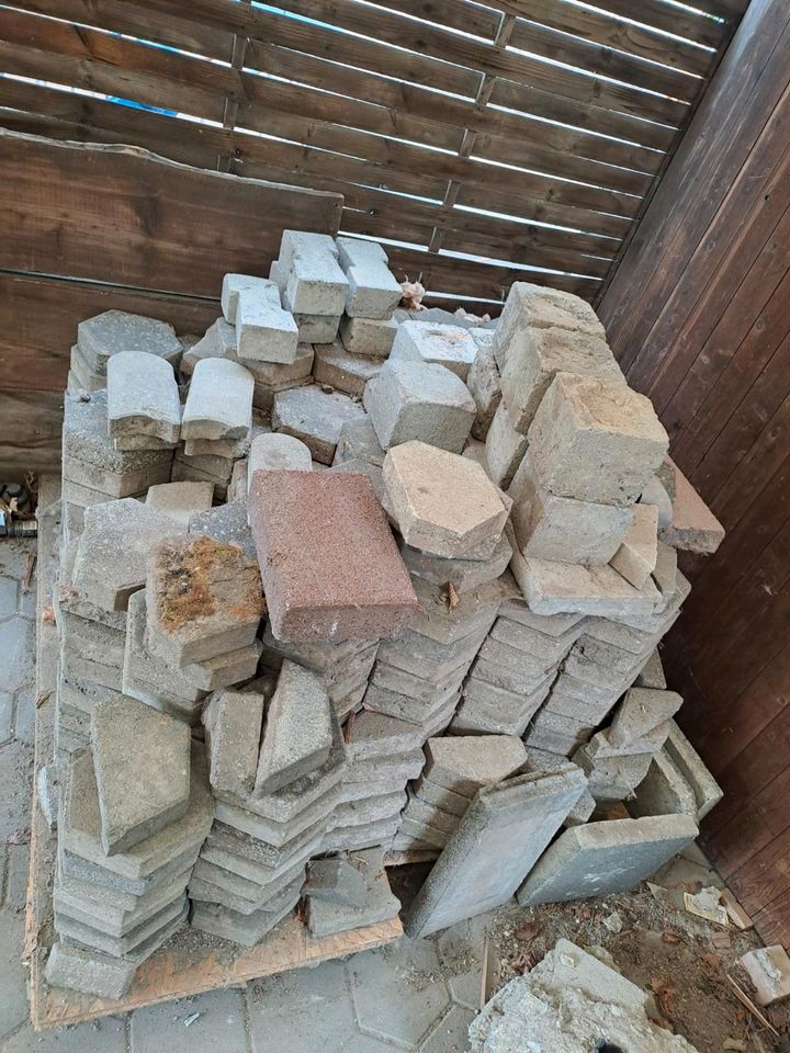 6 kant Pflastersteine Steine zum abhohlen kostenlos in Salzkotten