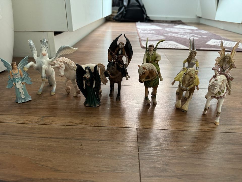 Original Schleich Reiterhof inkl. 45 Spielfiguren in Bergisch Gladbach