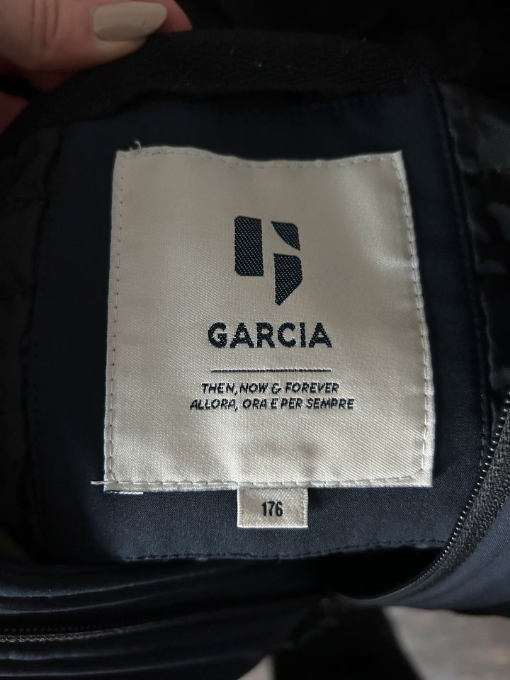 Garcia Winter-/Regenjacke blau/schwarz Gr. 176 in Dörpen