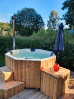 wellmia® Badefass - individuell gestalten - verschiedene Modelle - mit GFK Einsatz - Holz Außenofen Badezuber Whirlpool NEU - holzbeheizt Jacuzzi Pool Holz Fichte Thermoholz Hot Tub Hottub Hot Tube Nordrhein-Westfalen - Steinhagen Vorschau