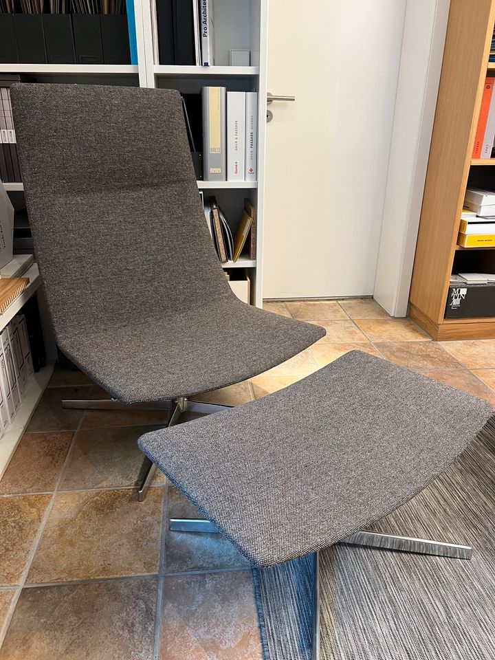 Arper Catifa 70 Sessel mit Hocker (Stoff Kvadrat) in Bamberg