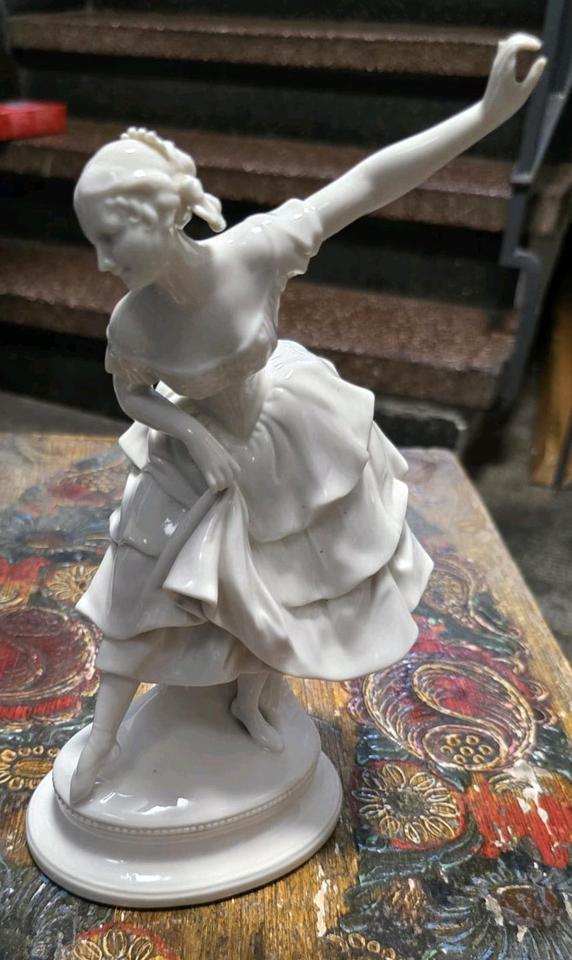 Schwarzburger werkstätten Tänzerin Ballerina Porzellan figur in Bruchköbel