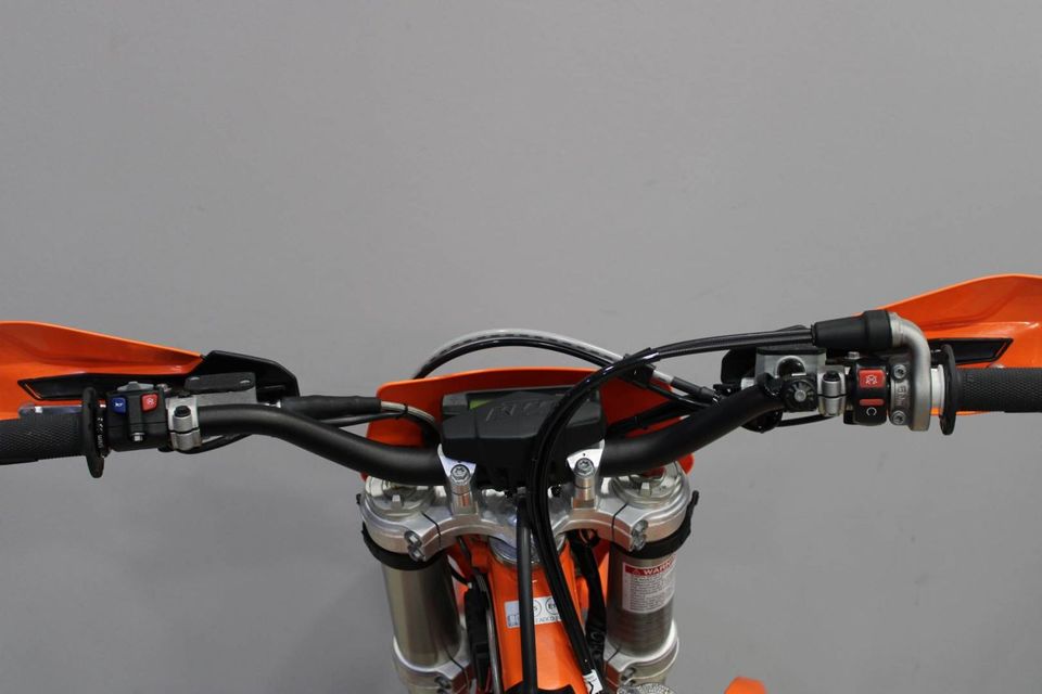 KTM 250 EXC-F 2023 + Service NEU + Verstärkte Federu in Hamburg