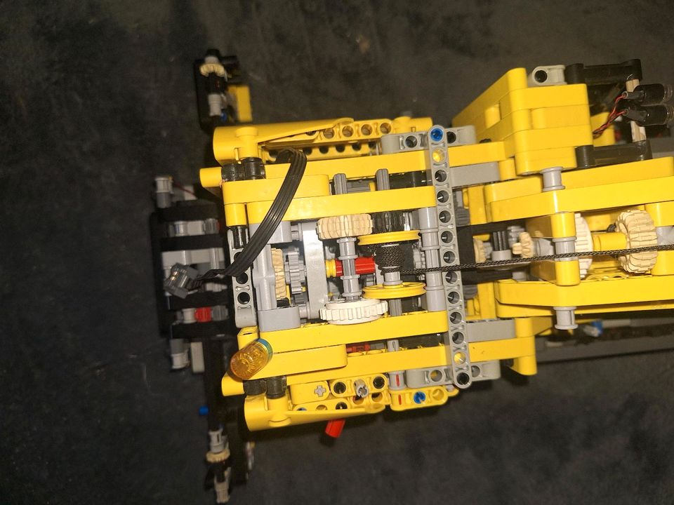 Lego Technic Mobiler Schwerlast Kran in Bad Berleburg