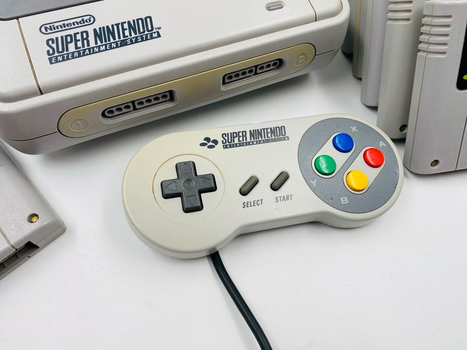 SNES Super Nintendo Entertainment System Konsole + 14 Spiele in Hamburg