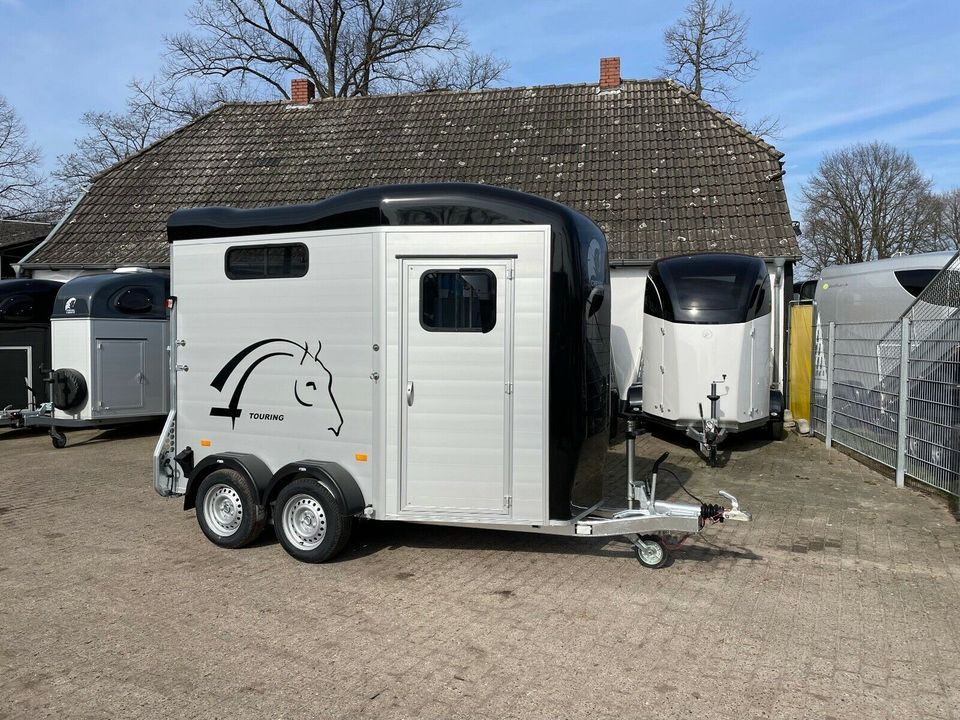 HAUSMESSEPREISE PFERDEANHÄNGER CHEVAL LIBERTE, CARELINER in Bremen