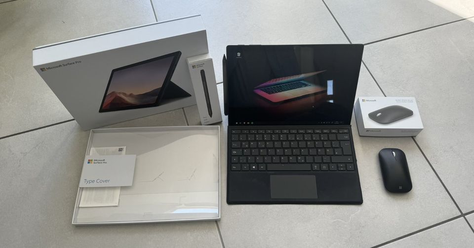 Microsoft Surface Pro 7 - i7 16GB 265GB in Rheinau