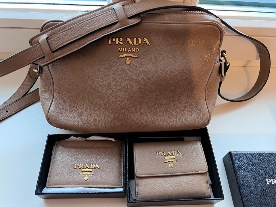 PRADA Schultertasche inkl. Geldbörse und Kartenetui in Hamburg