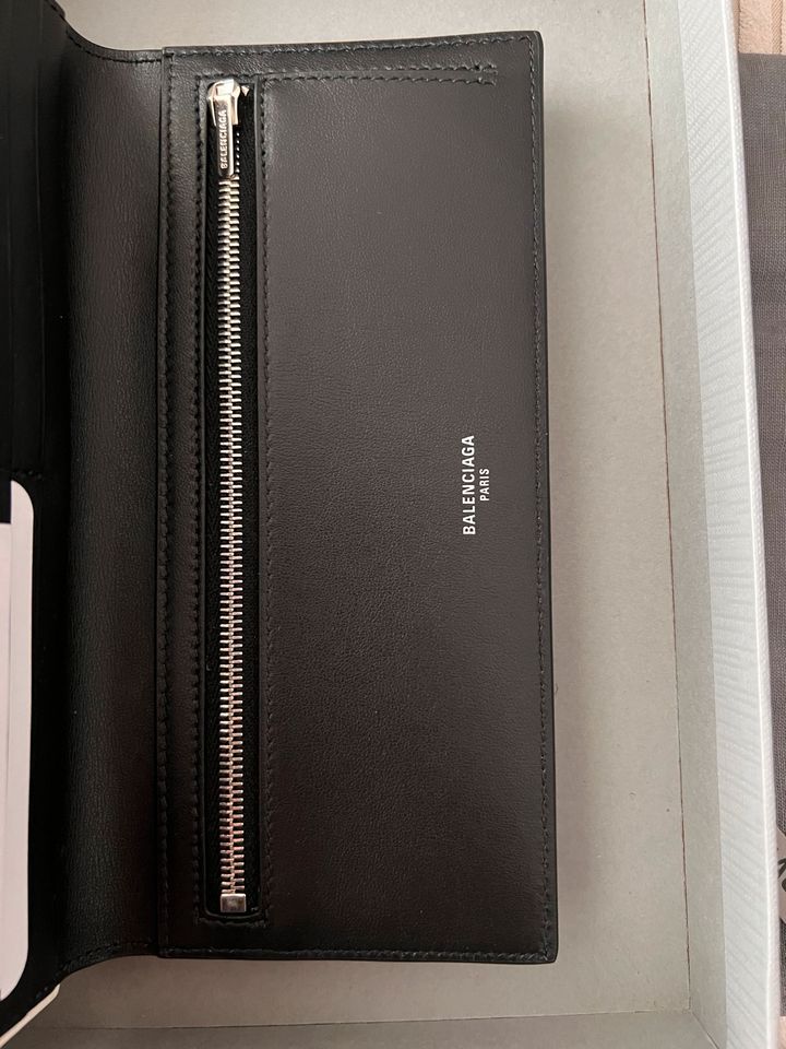 Balenciaga Passport Wallet 1 Ticket SOLD OUT! in Düsseldorf