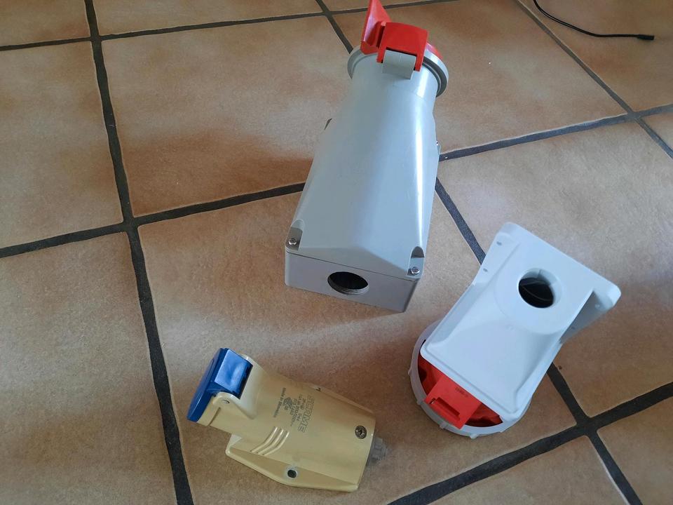 3 x Aufputzsteckdosen: 3-Pol und 2Stück 5-Pol, 400V, 32A-6h, IP67 in Kornwestheim