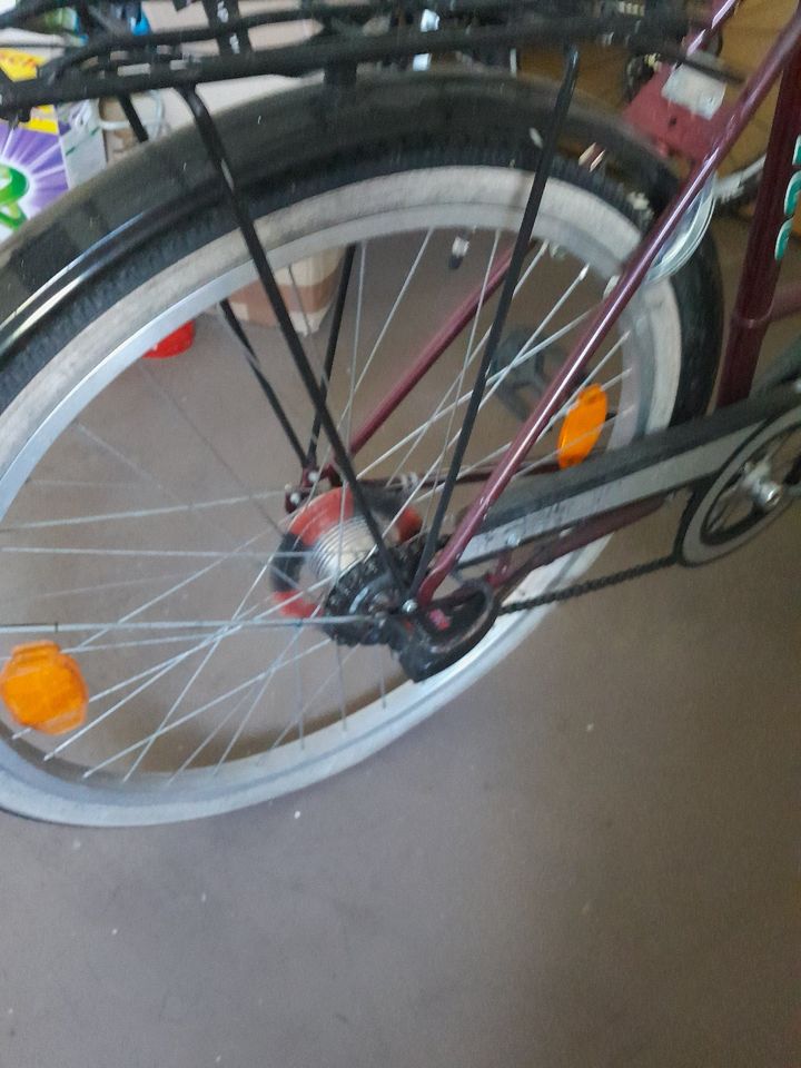 Damenfahrrad 26 Zoll fahrbar, 3 Gangschaltung, Licht,Gepäckträger in Berlin