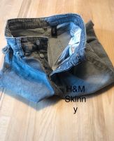 H&M Skinny Stretch Jeans hellgrau 28/32 Berlin - Zehlendorf Vorschau