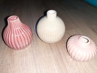 Deko Porzellanwaren Vasen Vase Porzellan lila weiss pink Nordrhein-Westfalen - Altena Vorschau