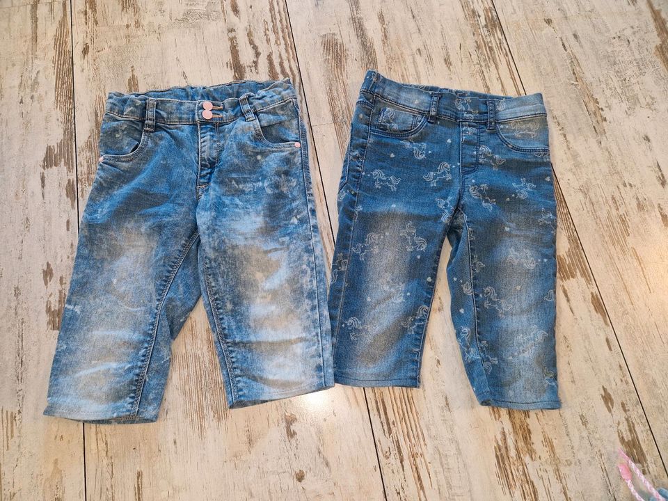 Schöne Jeans Shorts kurze Hosen 122 je 2 Euro in Nörten-Hardenberg