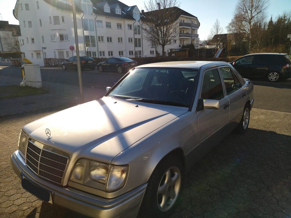 Mercedes E230 W124 06/93 Oldtimer in Montabaur