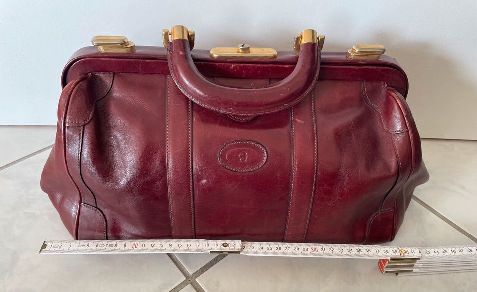 Rote Aigner Vintage Tasche in Hanau