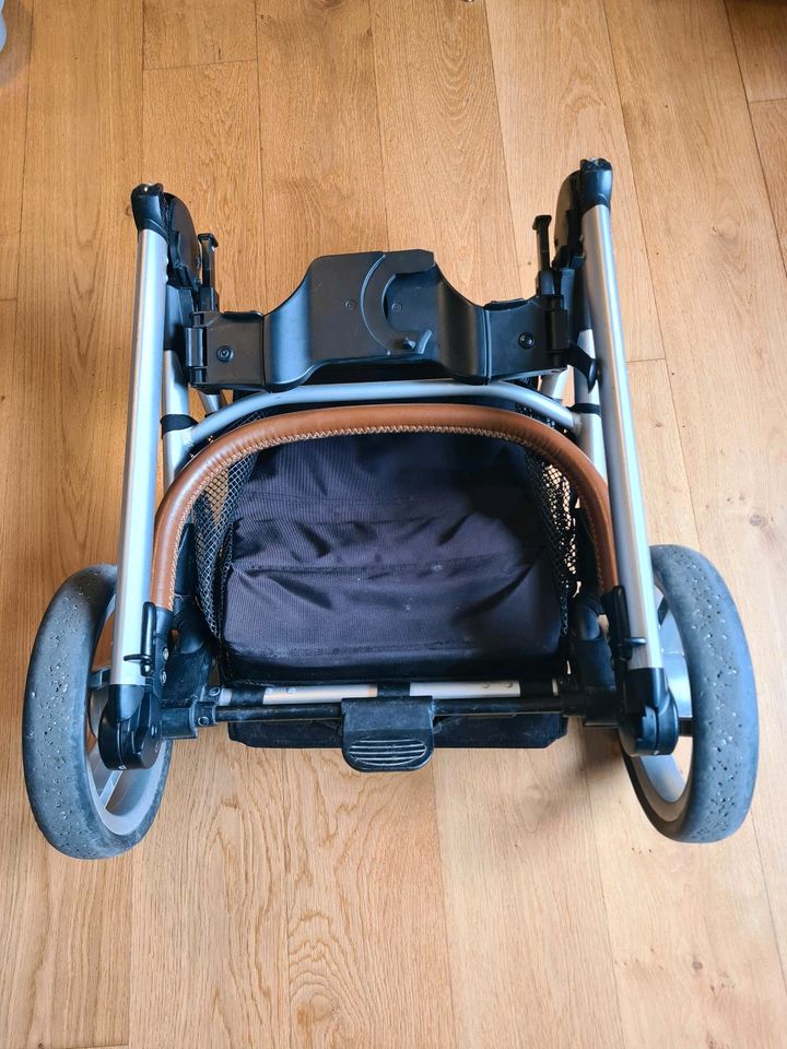 Kinderwagen Mutsy Evo grau mit viel Zubehör in Neusäß