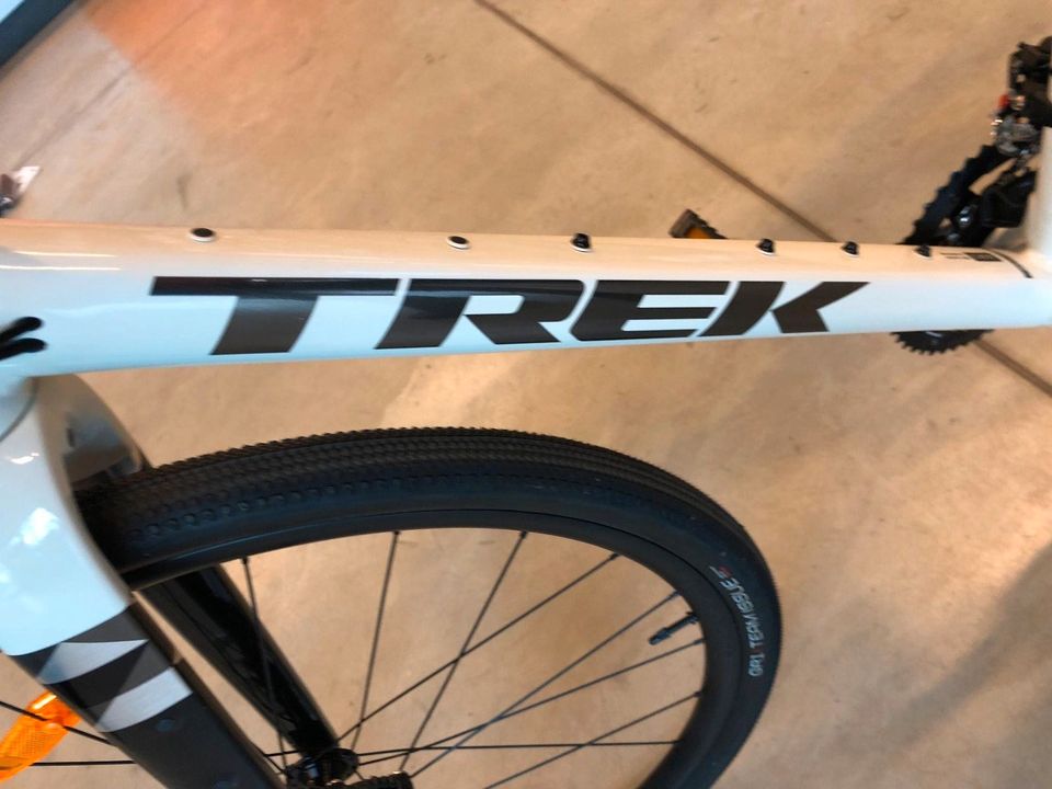 TREK Checkpoint ALR 5 Era White Gravelbike in Emstek