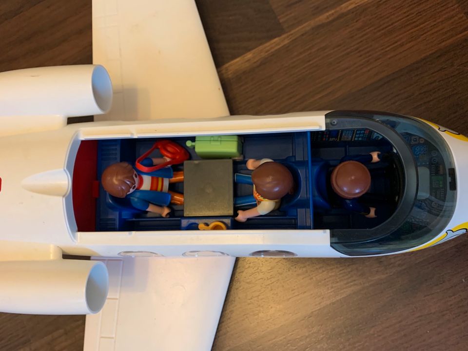 Playmobil Flugzeug mit Zubehör in Karlsbad
