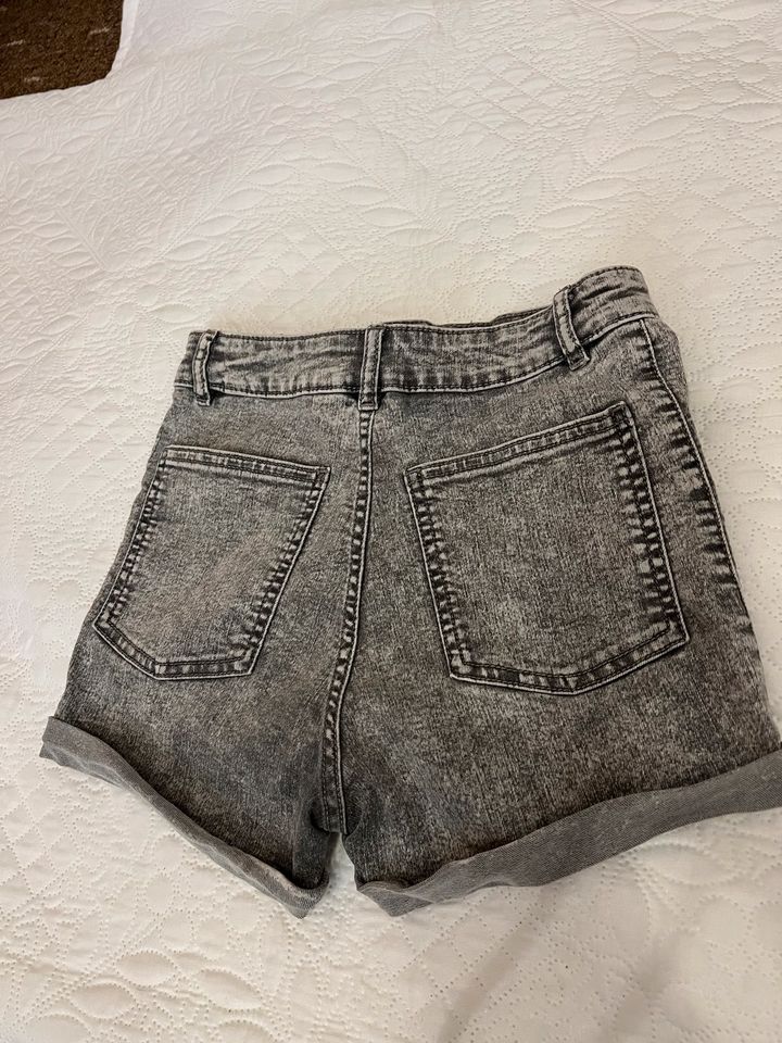 Washed Out Optik Shorts H&M 36 in Blankenburg (Harz)