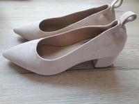 Cox Samt Pumps Damen Schuhe beige Gr. 38 Düsseldorf - Benrath Vorschau
