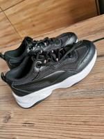 neuwertig Puma Sneaker schwarz Damen Mädchen Größe 36 neuwertig Bayern - Zirndorf Vorschau