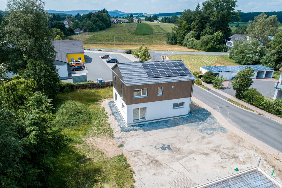 Einfamilienhaus Neubau inkl. Grundstück, PV mit Speicher, Lüftung, Effizienzhaus, Holzständerbauweise in Marktleuthen