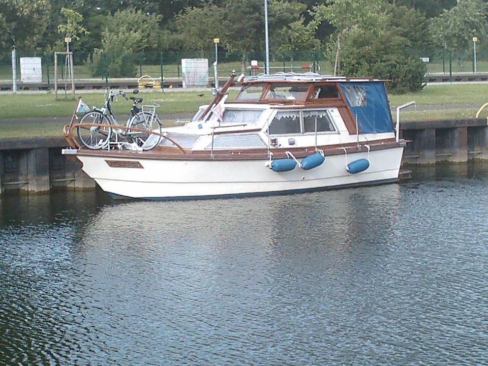 Polyesterkajütboot in Moormerland