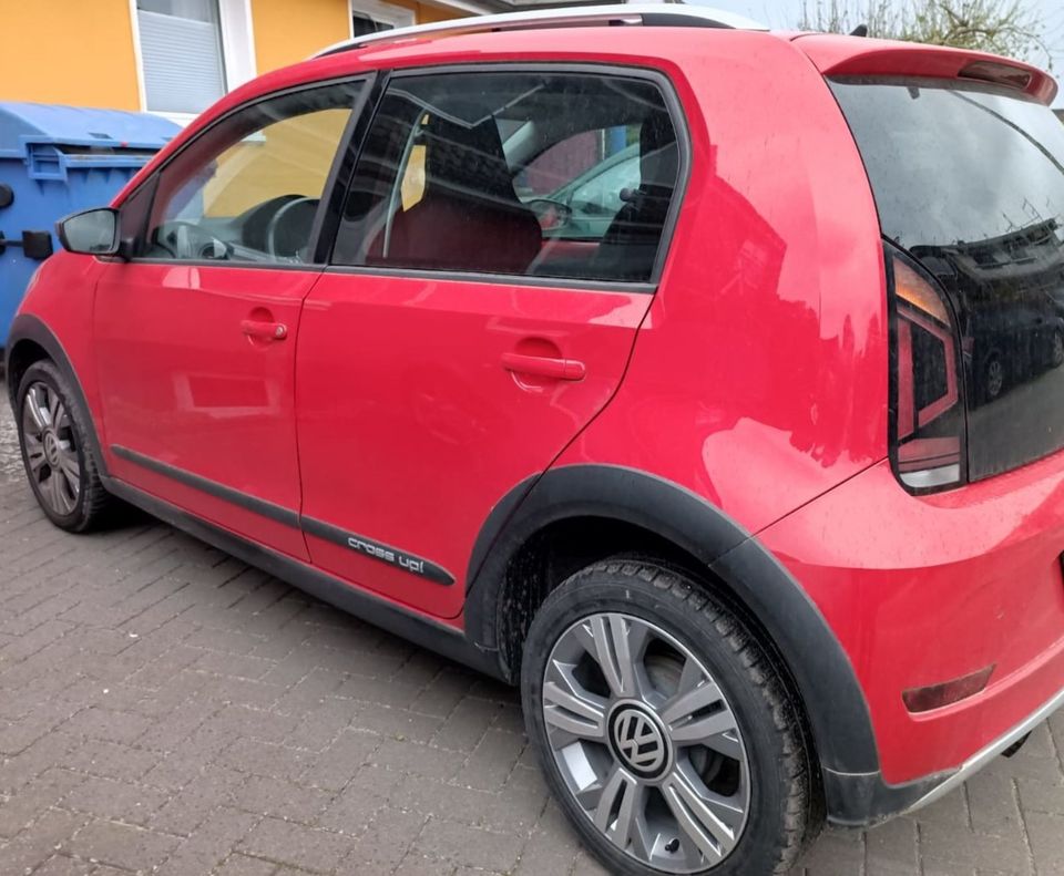 Volkswagen VW Cross up! Scheckheft, getönte Heckscheibe in Pinneberg