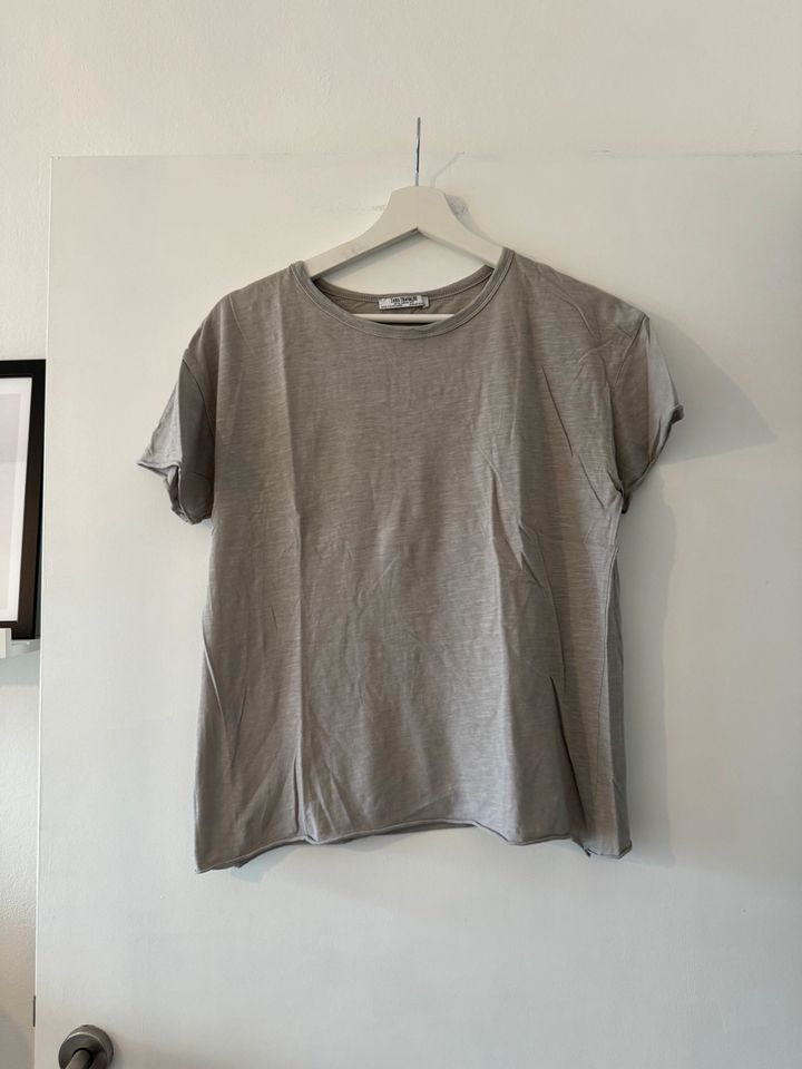 Graues Tshirt von Zara - Größe S in Lüdenscheid