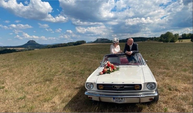 Mustang als Hochzeitsauto mieten - weißes, schickes Cabrio mit V8 in Pirna