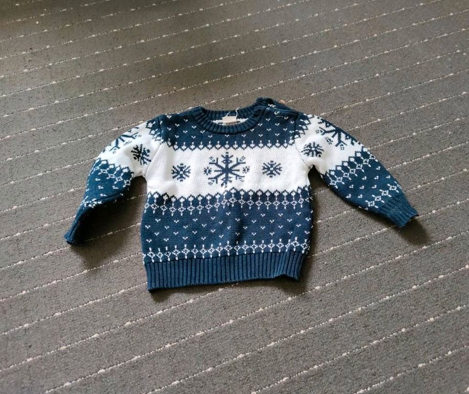 Verschiedene warme Pullover in Gr. 86, je 2€ in Meschede