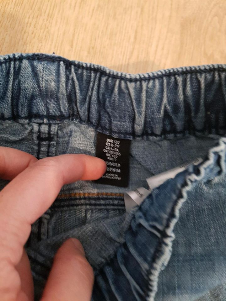 Cord hose Jeans jungen Applikationen 122 128 H&M Pailletten kord in Freiburg im Breisgau