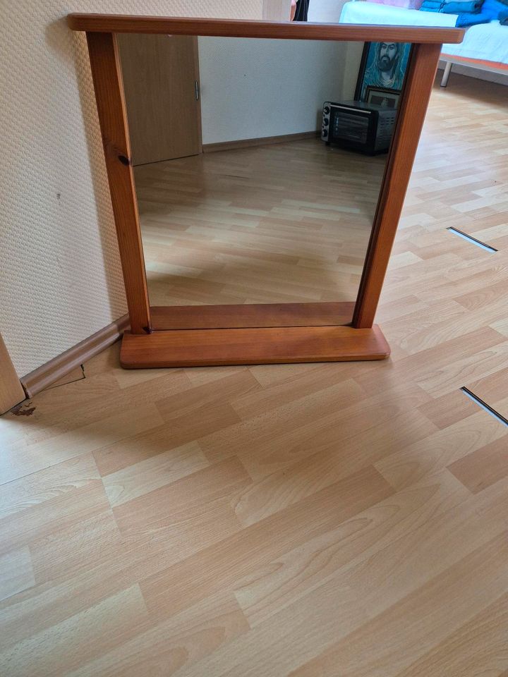 Spiegel mit Holzumrandung in Kaiserslautern